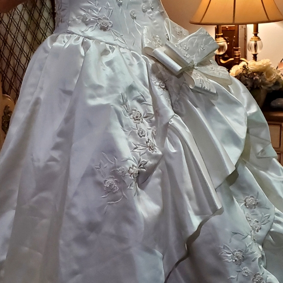 Vintage Off the shoulders Spanish Style Wedding dress - Picture 12 of 17